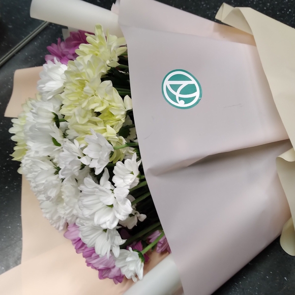 Букет из 7 кустовых хризантем нежный микс