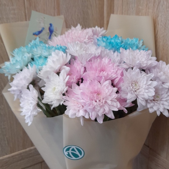 Букет из 7 кустовых хризантем нежный микс