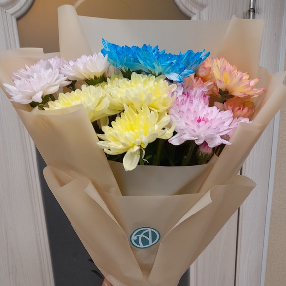 Букет из 7 кустовых хризантем нежный микс