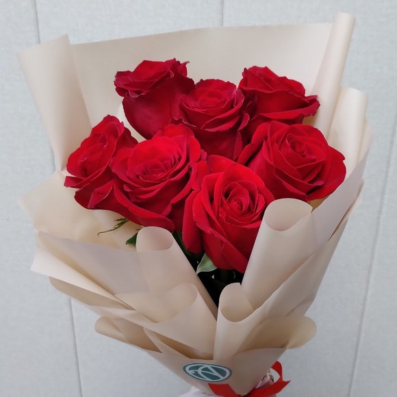 Букет из 7 красных роз 50 см (Эквадор)