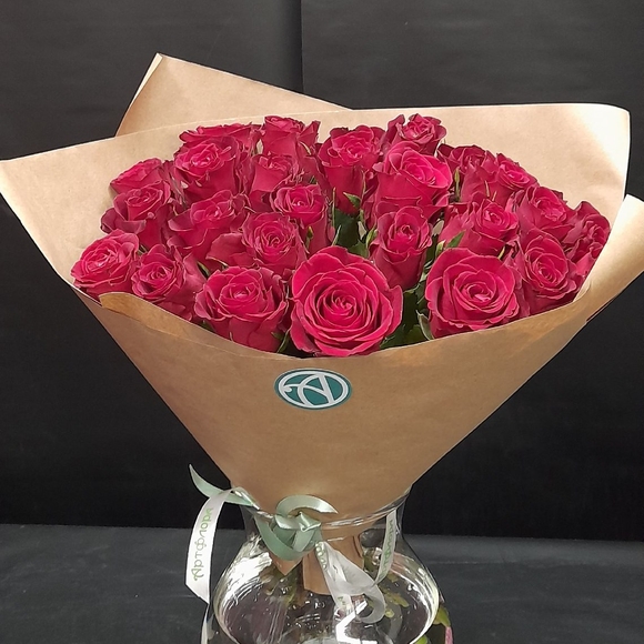 Букет из 25 красных роз Кения (35 см)
