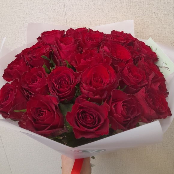 Букет из 25 красных роз Кения (35 см)