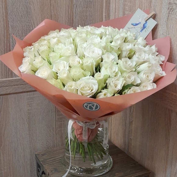 Букет из 75 белых роз Кения (35 см)