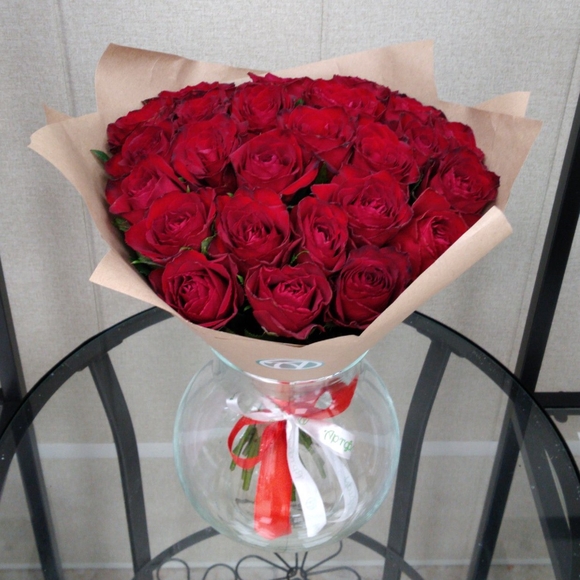 Букет из 25 красных роз Кения (35 см)