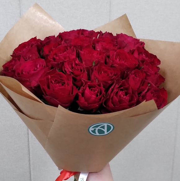 Букет из 25 красных роз Кения (35 см)