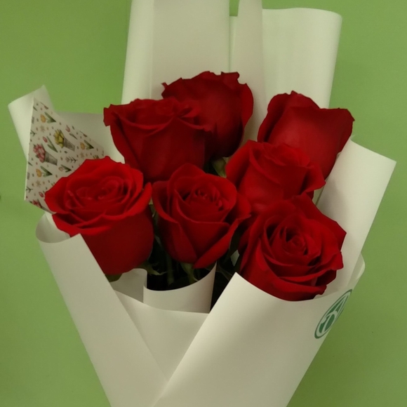 Букет из 7 красных роз 50 см (Эквадор)