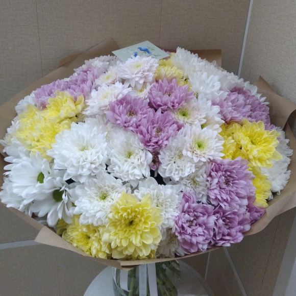 Букет из 15 кустовых хризантем микс