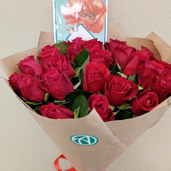 Букет из 25 красных роз Кения (35 см)
