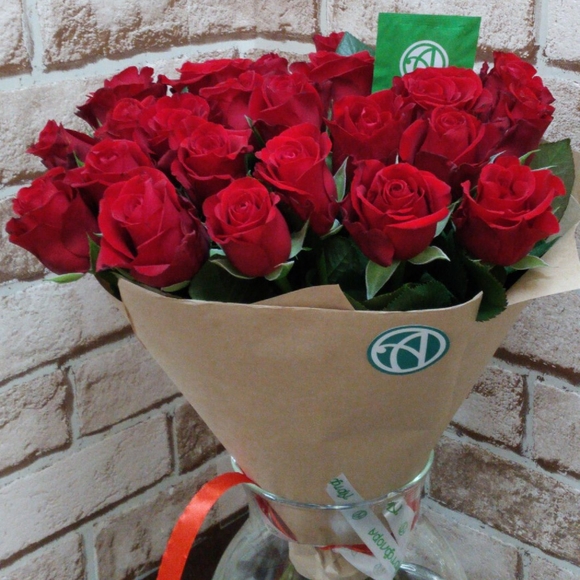 Букет из 25 красных роз Кения (35 см)