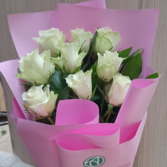 Белый букет-комплимент в корейской упаковке