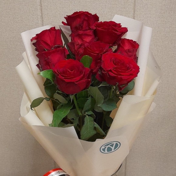 Букет из 7 красных роз 50 см (Эквадор)