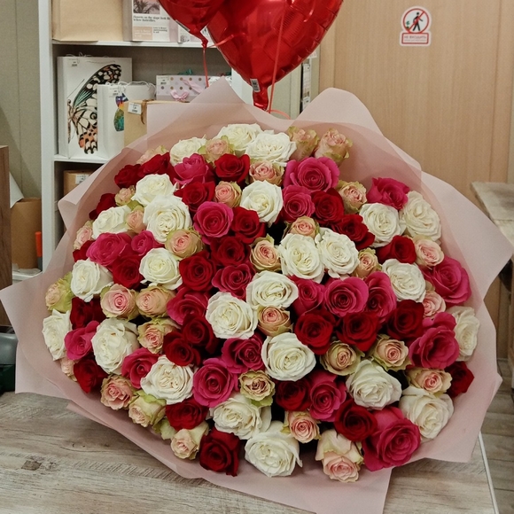 Букет из 101 розы микс 70 см (Эквадор)