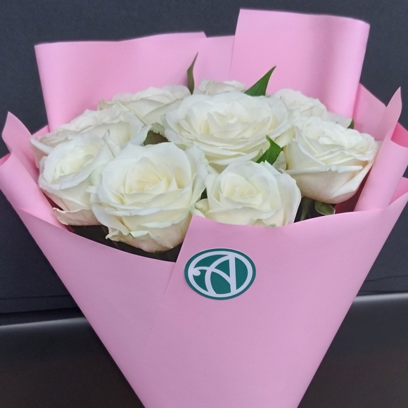 Белый букет-комплимент в корейской упаковке