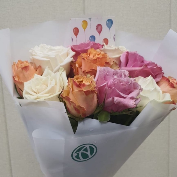 Букет из 11 роз нежный микс 50 см (Эквадор) в корейской упаковке