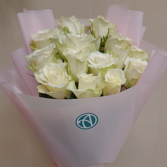 Букет из 15 белых роз Кения (35 см)
