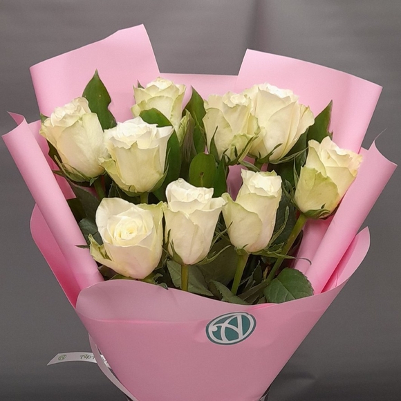 Белый букет-комплимент в корейской упаковке