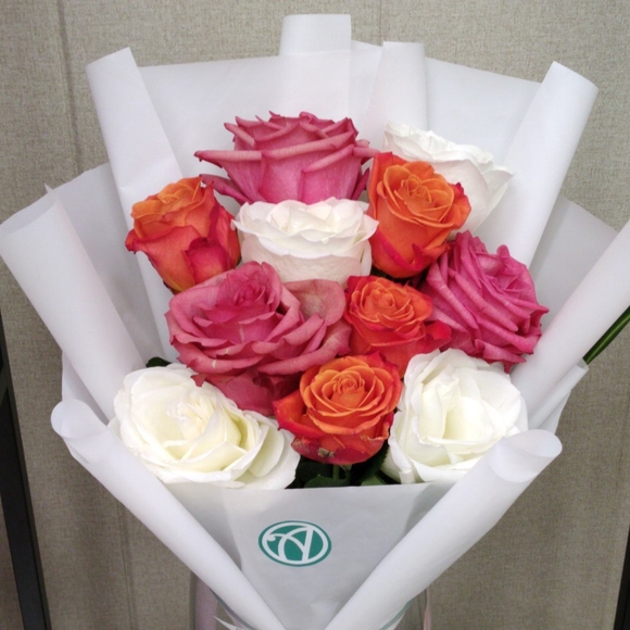 Букет из 11 роз нежный микс 50 см (Эквадор) в корейской упаковке
