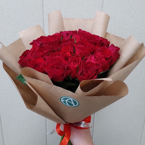Букет из 25 красных роз Кения (35 см)