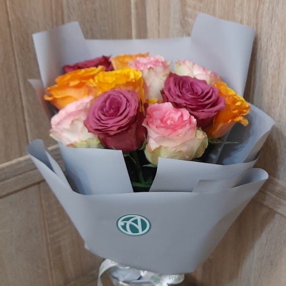 Букет из 11 роз нежный микс 50 см (Эквадор) в корейской упаковке