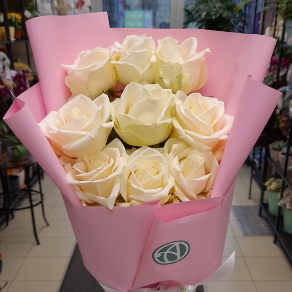 Белый букет-комплимент в корейской упаковке