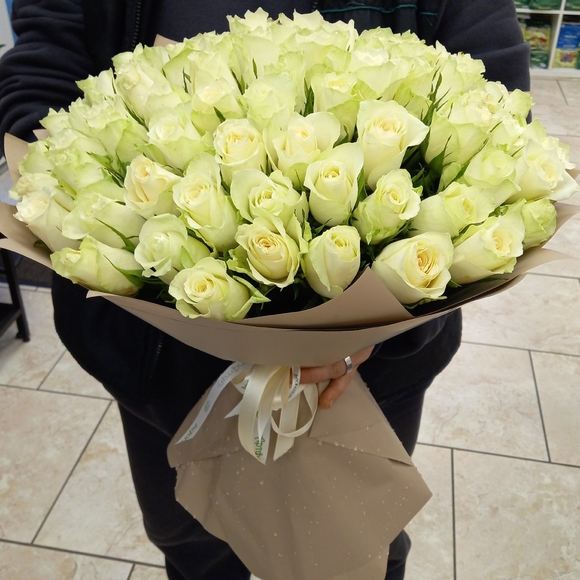 Букет из 75 белых роз 50 см (Кения)