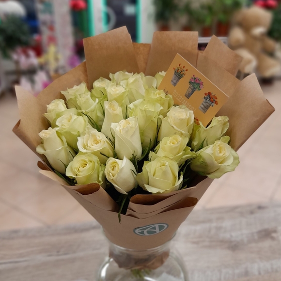 Букет из 25 белых роз 35 см (Кения)