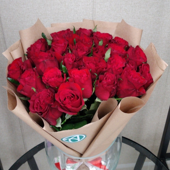 Букет из 25 красных роз Кения (35 см)