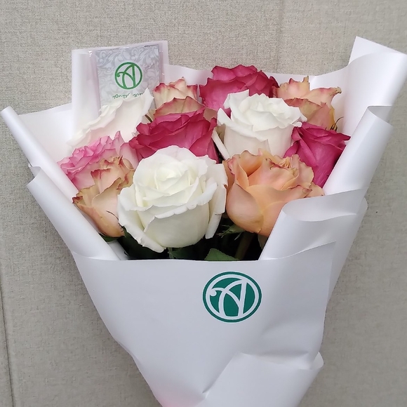 Букет из 11 роз нежный микс 50 см (Эквадор) в корейской упаковке