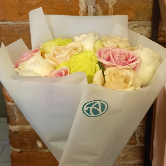 Букет из 11 роз нежный микс 50 см (Эквадор) в корейской упаковке