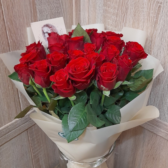 Букет из 25 красных роз Кения (35 см)