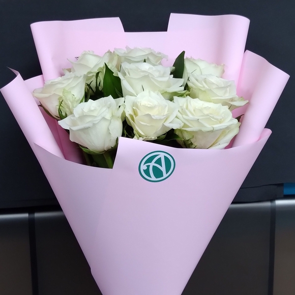 Белый букет-комплимент в корейской упаковке