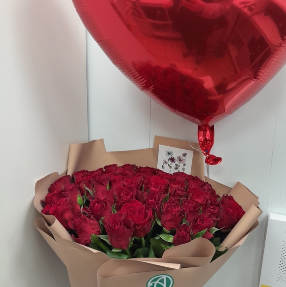Набор размер L с букетом 35 красных роз Кения (50 см)