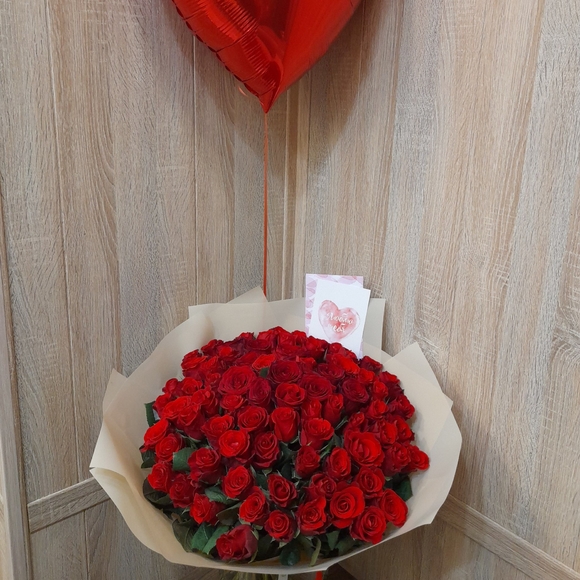 Набор размер ХL с букетом 75 красных роза Кения (50 см)