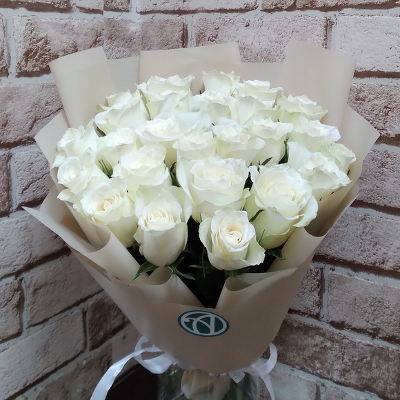 Букет из 25 белых роз 35 см (Кения)