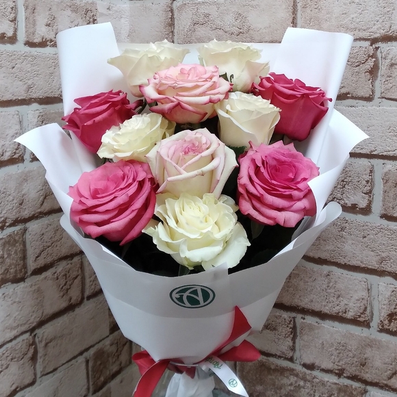 Букет из 11 роз нежный микс 50 см (Эквадор) в корейской упаковке