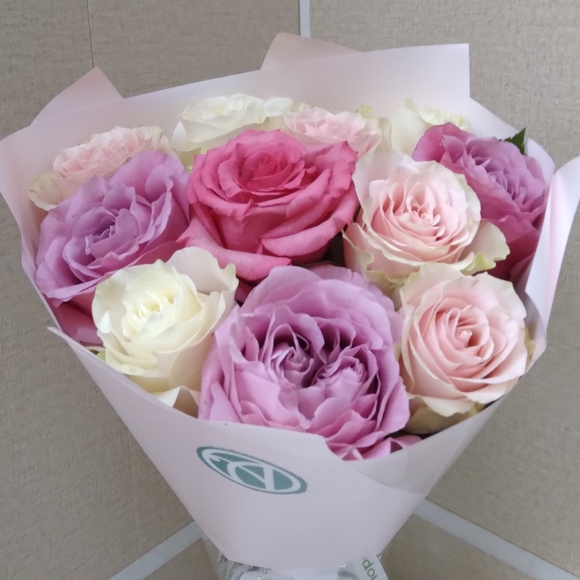 Букет из 11 роз нежный микс 50 см (Эквадор) в корейской упаковке