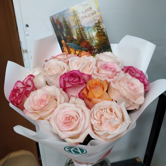 Букет из 15 роз нежный микс 50 см (Эквадор) в корейской упаковке