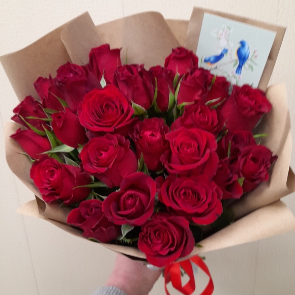 Букет из 25 красных роз Кения (35 см)