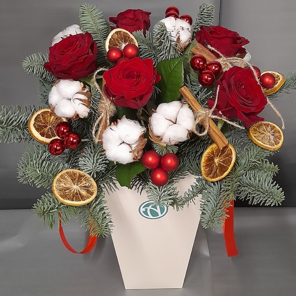 Новогодняя сумочка с красными кенийскими розами - L