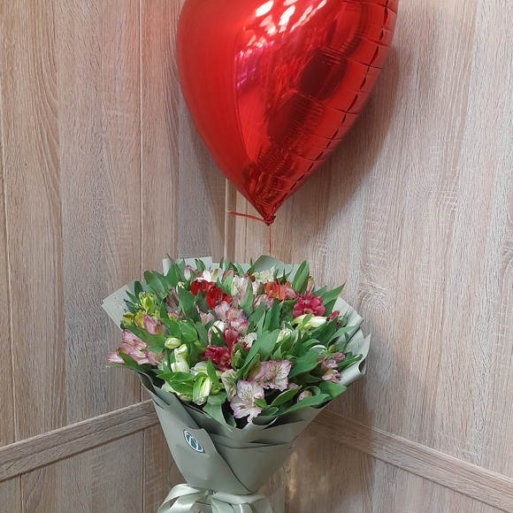 Набор размер L с букетом 25 альстромерий в корейской упаковке