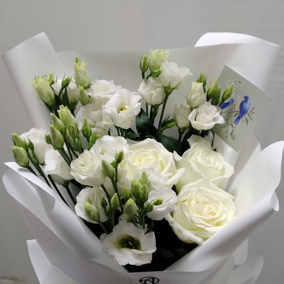 Белый авторский букет - L в корейской упаковке
