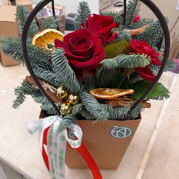 Новогодняя сумочка с красными кенийскими розами - S