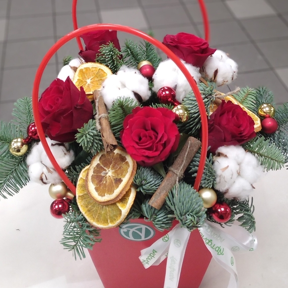 Новогодняя сумочка с красными кенийскими розами - М