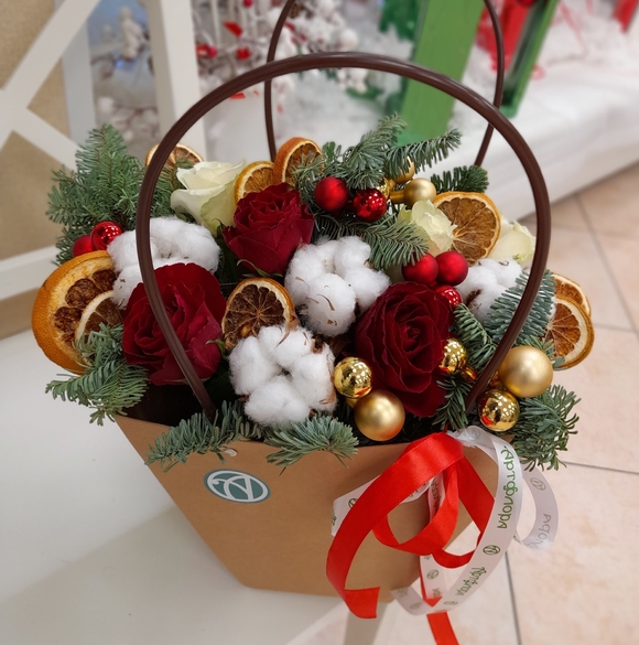 Новогодняя сумочка с красными кенийскими розами - L