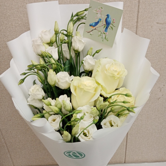 Белый авторский букет - L в корейской упаковке