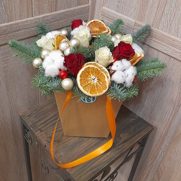 Новогодняя сумочка с красными кенийскими розами - L