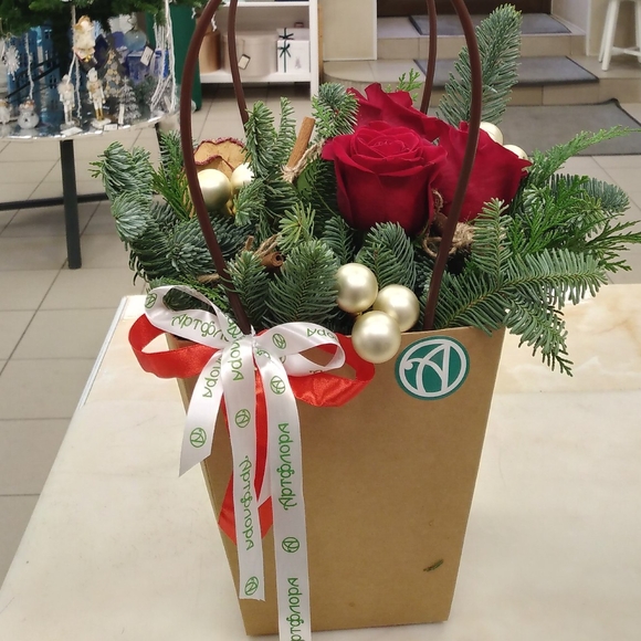 Новогодняя сумочка с красными кенийскими розами - S