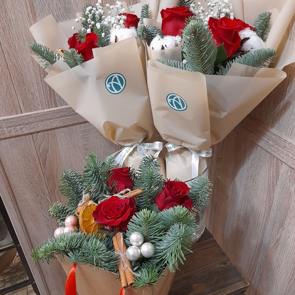 Новогодняя сумочка с красными кенийскими розами - S