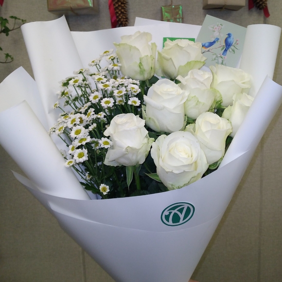 Белый авторский букет - S в корейской упаковке