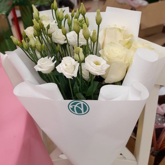 Белый авторский букет - L в корейской упаковке